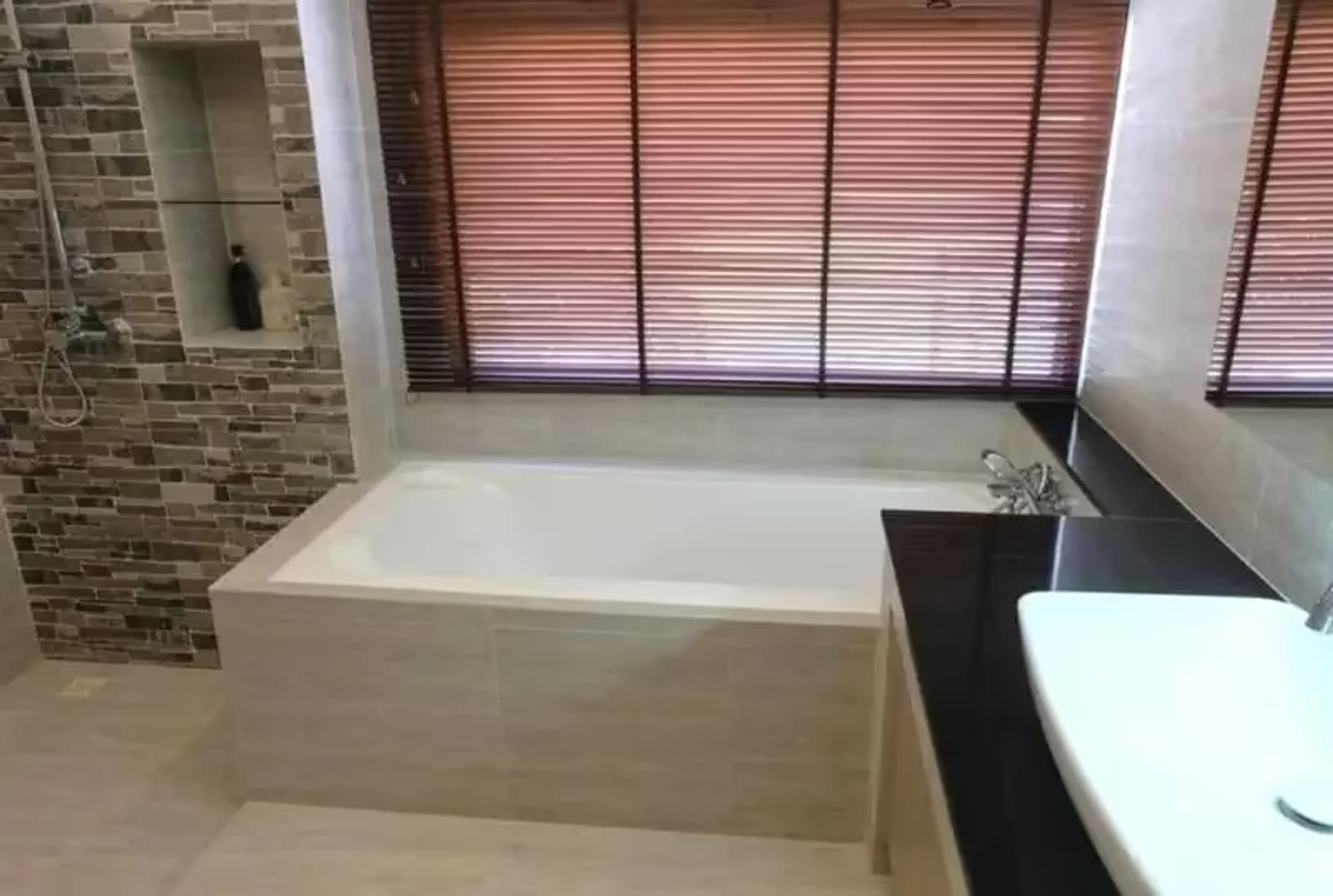 5 Bedroom House - Image 6