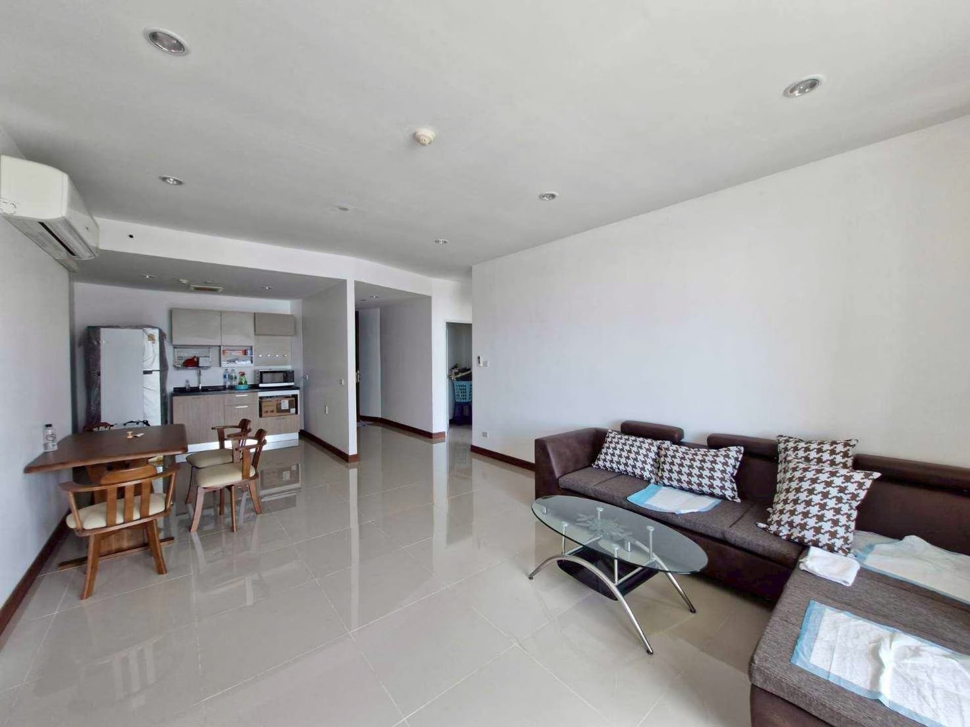 2 Bed Condo for Rent in Khlong San - Image 2