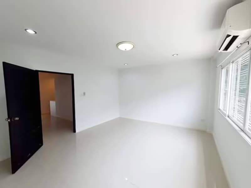 Townhouse for Rent in Watthana