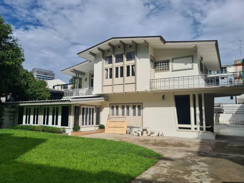 House for Rent in Khlong Toei.
