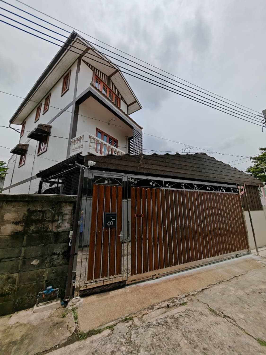 3 Bed House for Rent in Thon Buri - Image 1