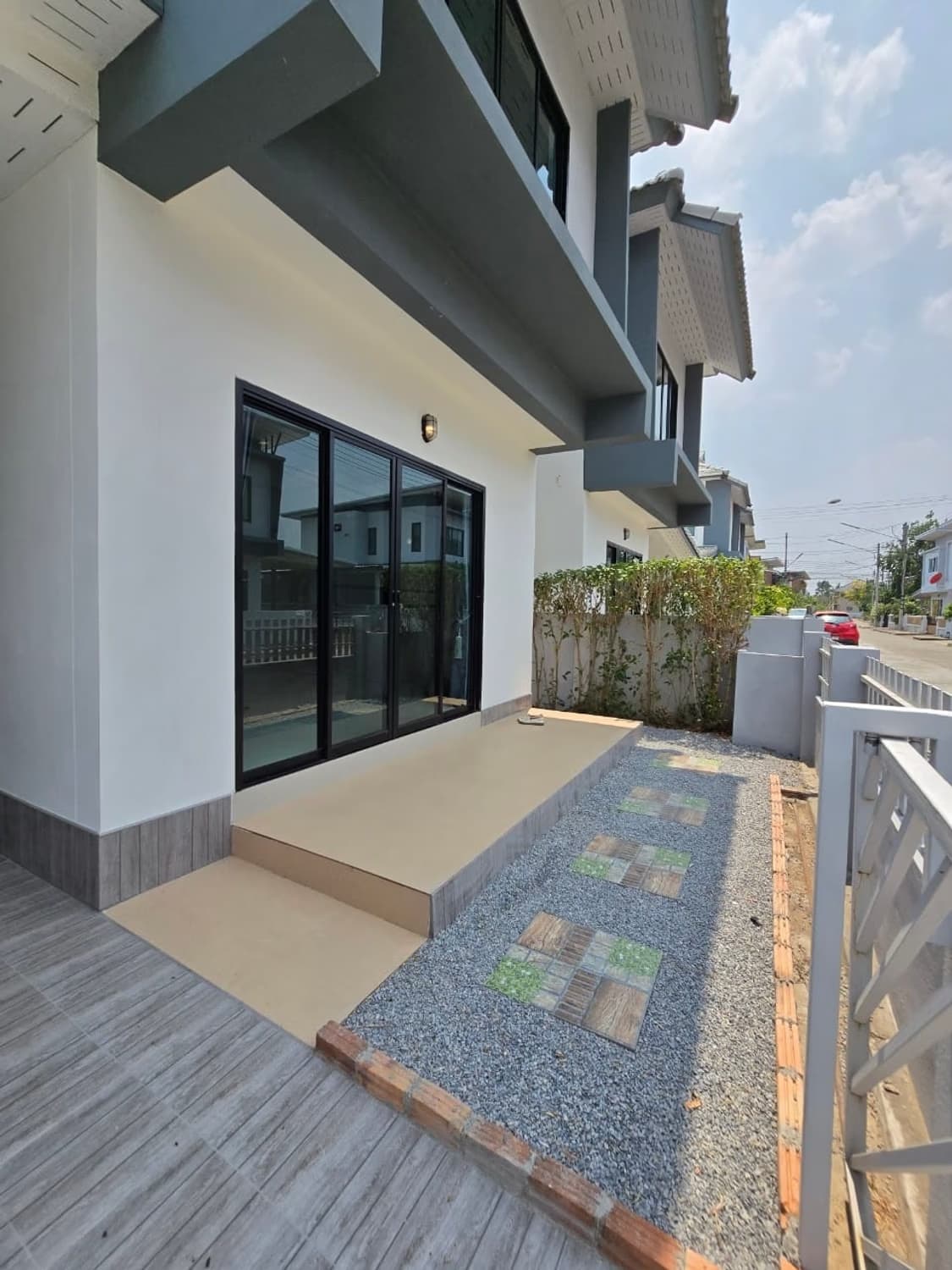 2 Bed House for Rent in Hang Dong - Image 3