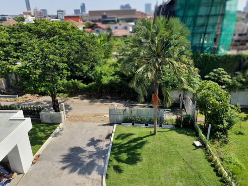 5 Bed House for Rent and Sale in Phra Khanong