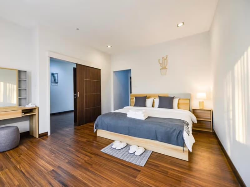 6 Bedroom House