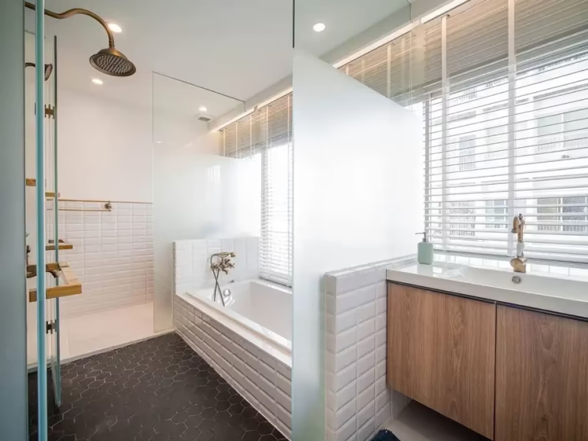 2 Bedroom Condo for Rent at Noble Ora - Image 2