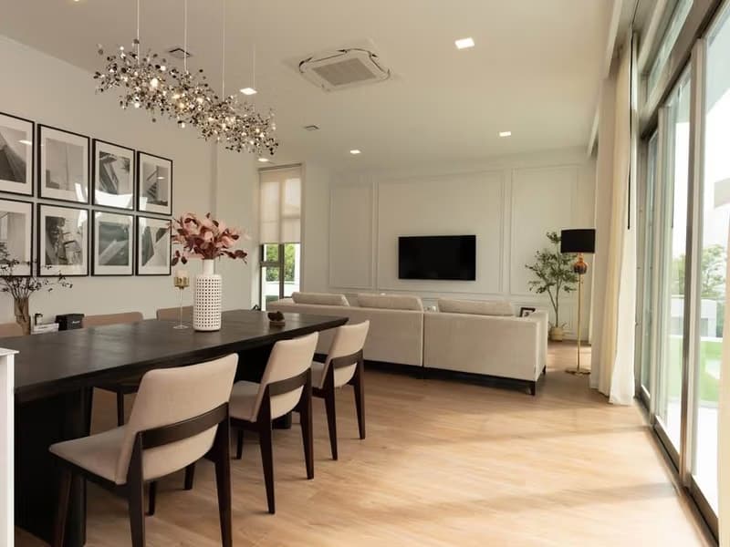 3 Bed Townhouse for Rent and Sale in Saphan Sung