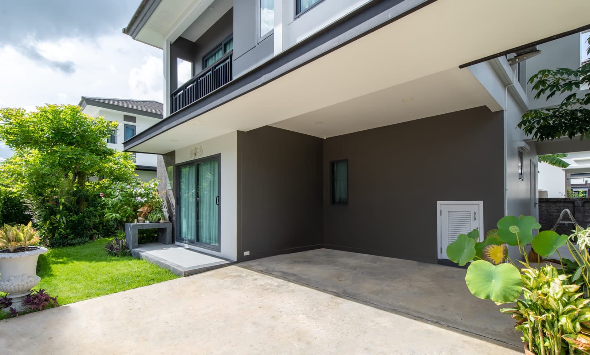 3 Bed House for Rent in Bang Phli - Image 1