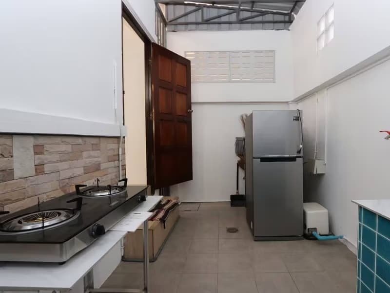 2 Bed House for Rent in Saraphi District