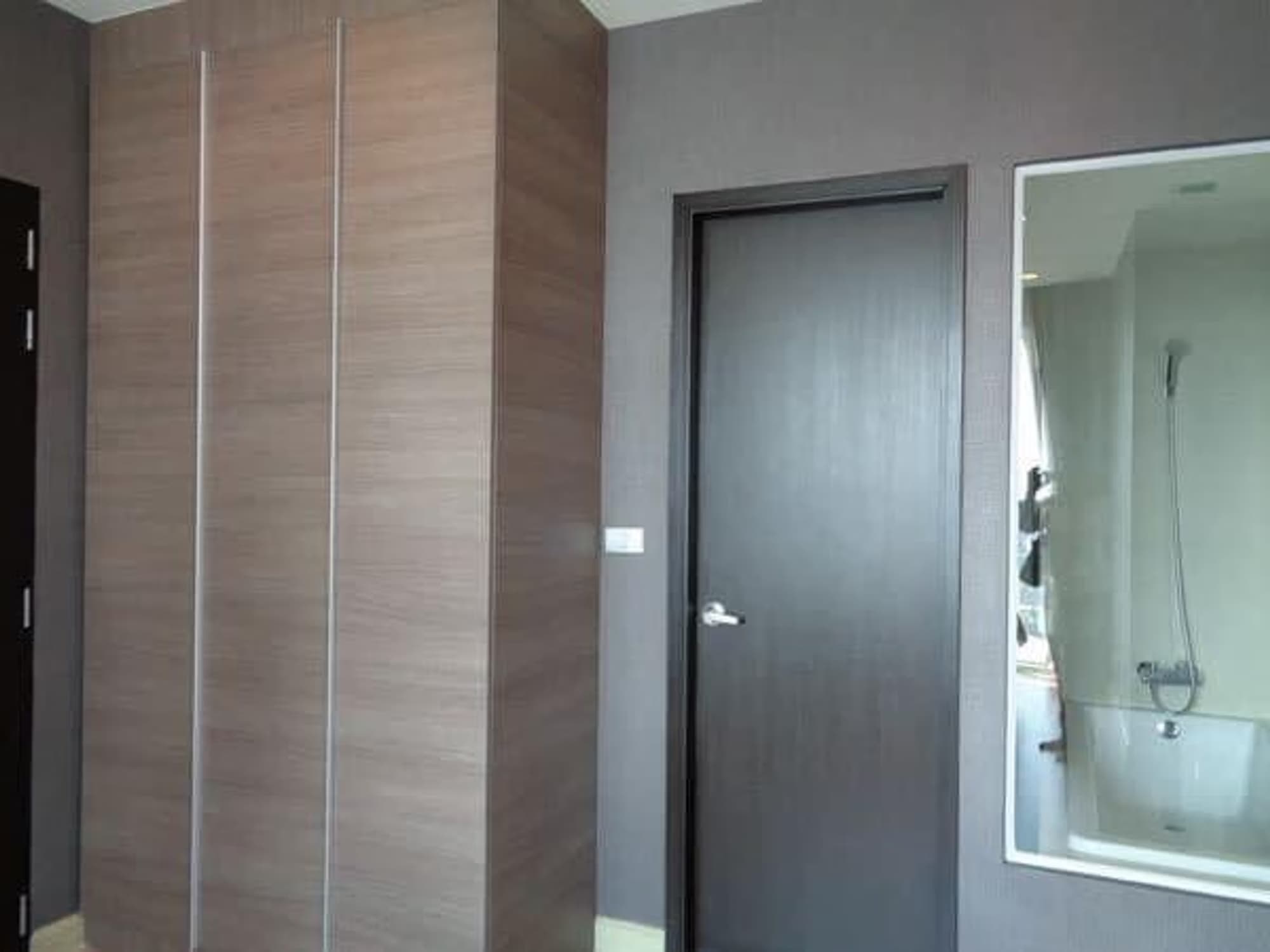 Skywalk Condominium - Image 7