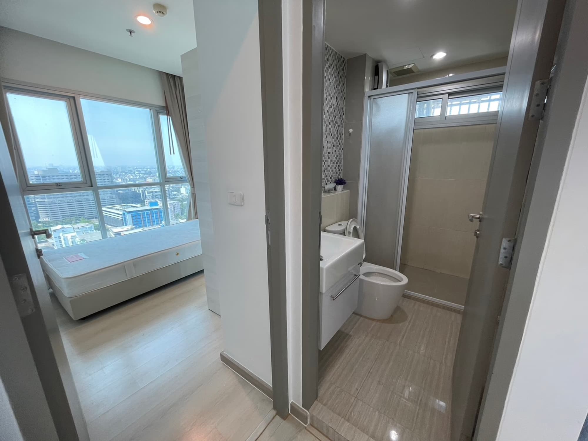 2 ห้องนอน undefined สำหรับ ขายและจำหน่าย ใกล้ Huai Khwang MRT - Image 7