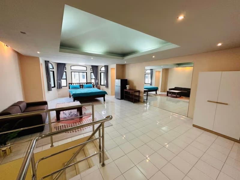 3 Bed Townhouse for Rent in Watthana