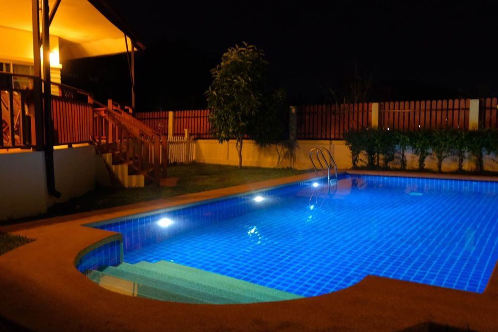 4 Bed House for Rent and Sale in Hang Dong - Image 2