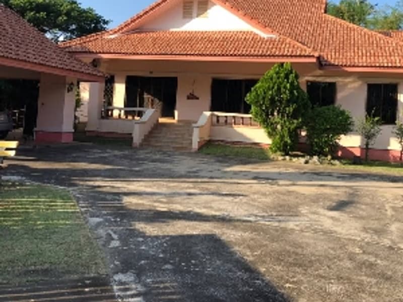  A big house near the city for sale