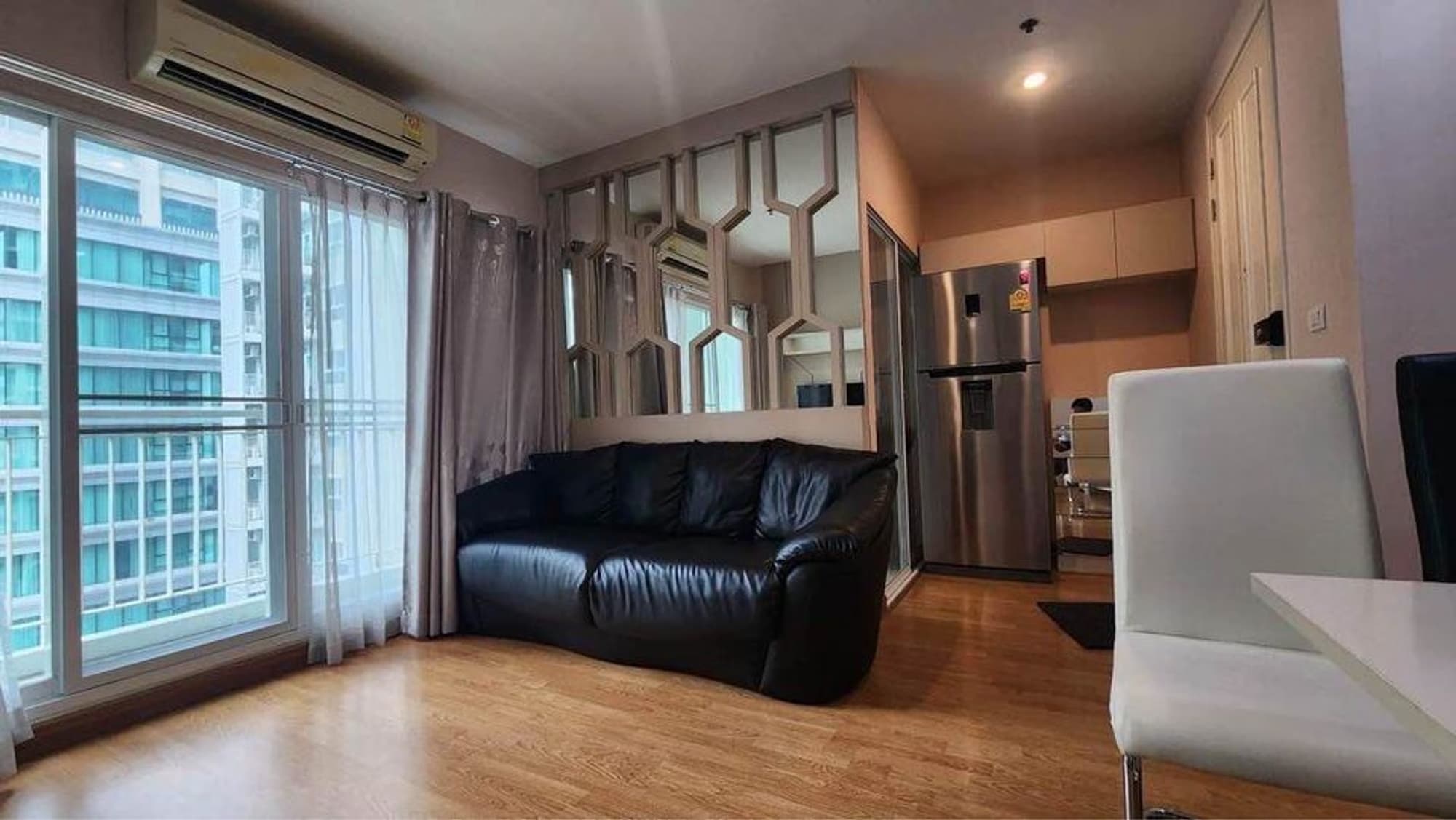 2 ห้องนอน คอนโด สำหรับ ขาย ใน Huai Khwang - Image 1