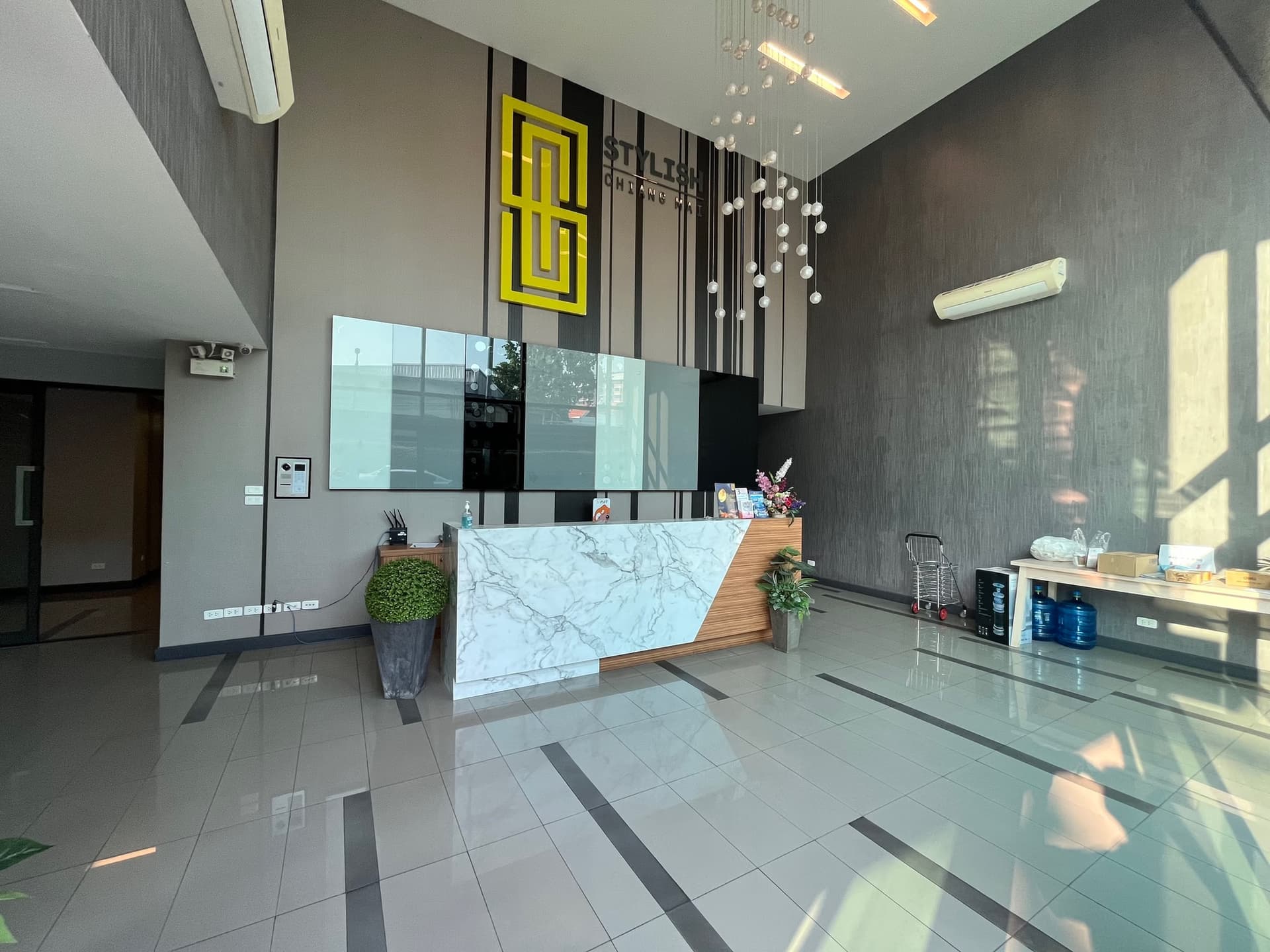 Condo for Rent, Sale at Stylish Condo - Image 17
