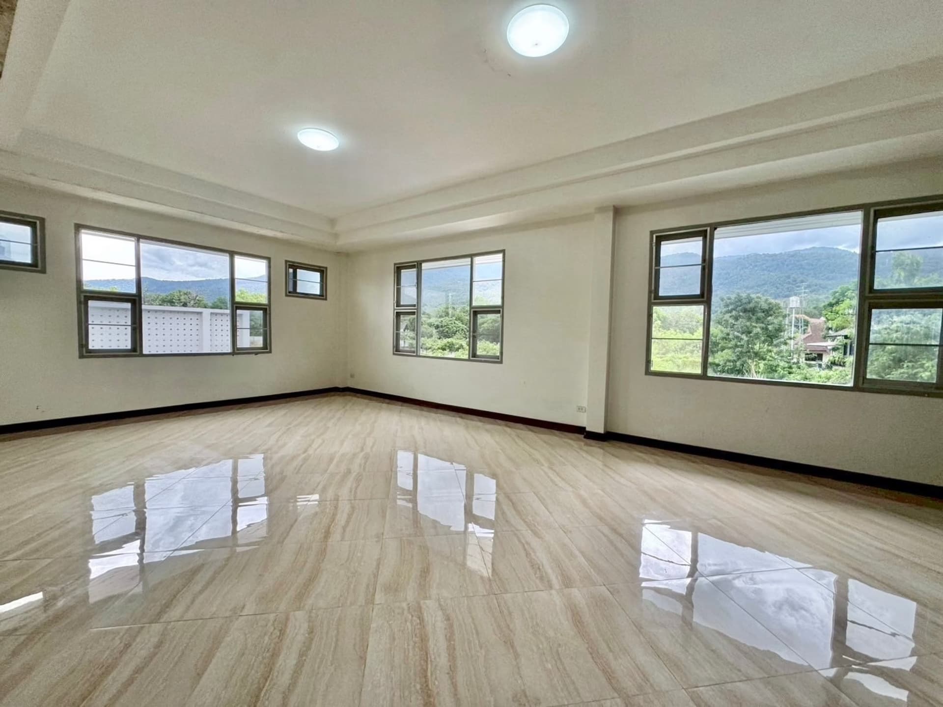 5 ห้องนอน บ้าน สำหรับ ขาย ใน Mueang Chiang Mai District - Image 2