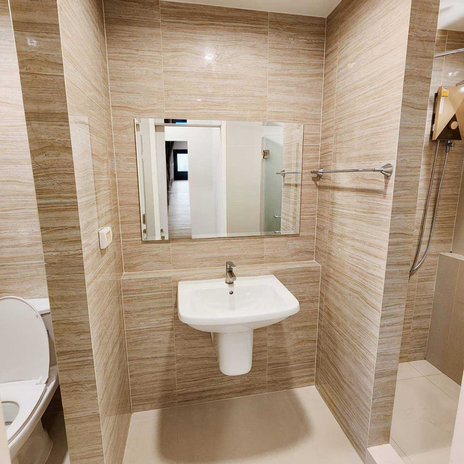 1 Bed Condo for Sale in Mueang Samut Prakan - Image 9