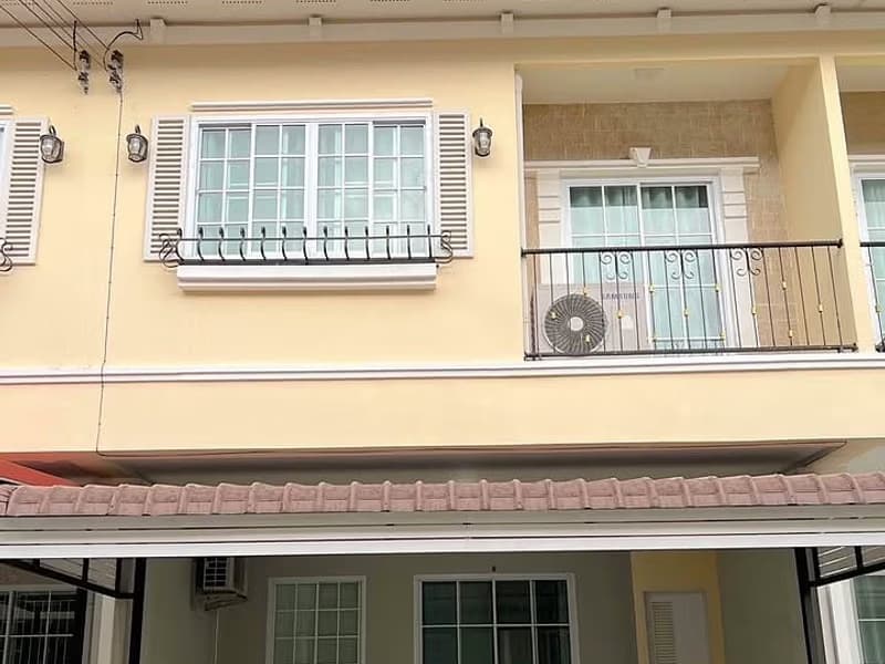 3 Bed Townhouse for Rent and Sale in Saraphi
