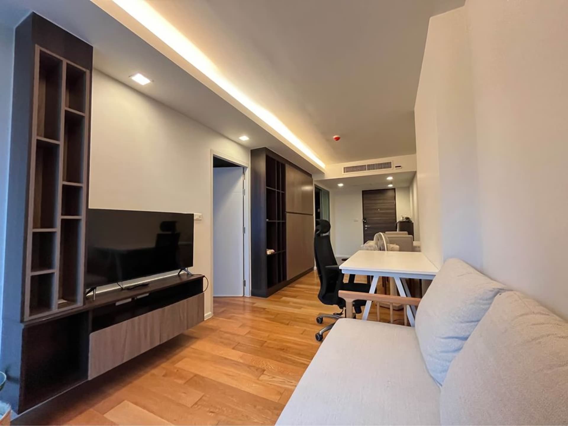 Condo for Rent at Focus Ploenchit - Image 1