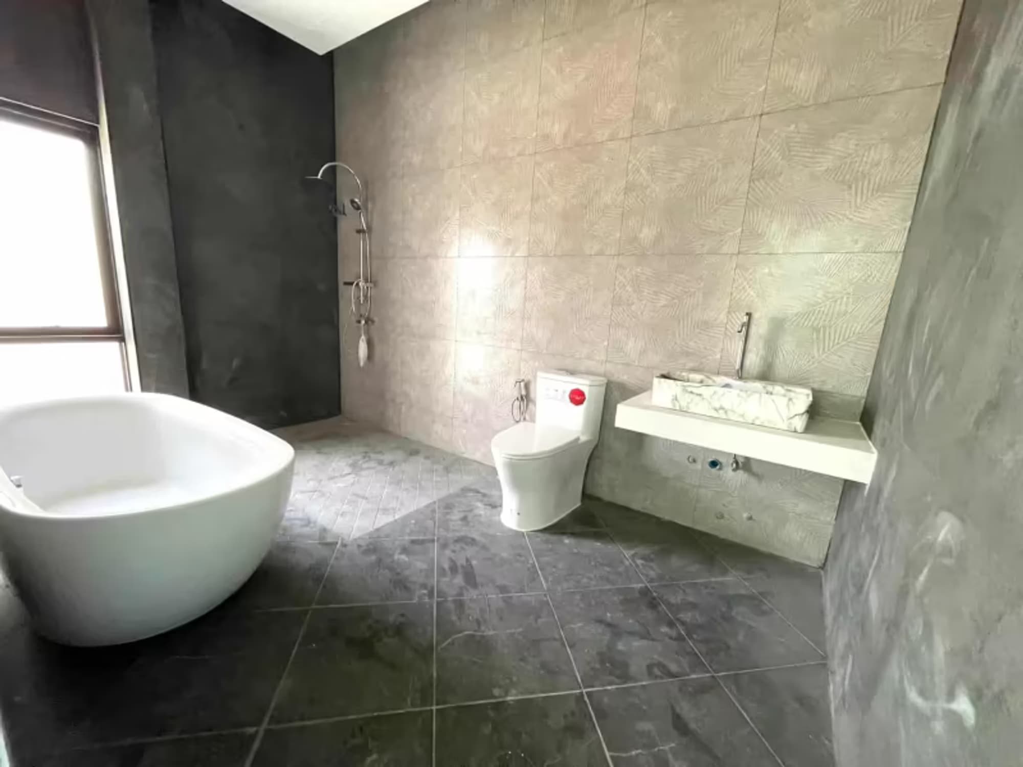 4 Bedroom House - Image 14