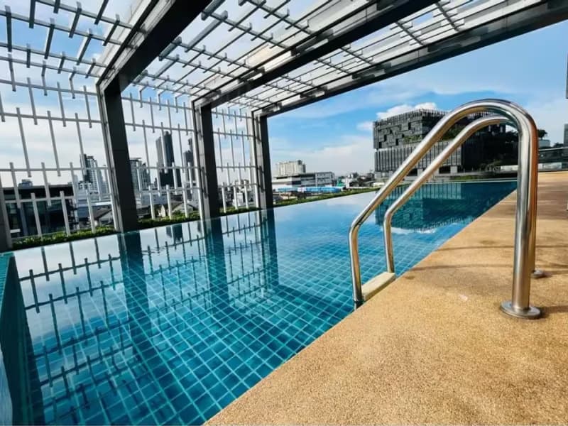 1 Bedroom Condo