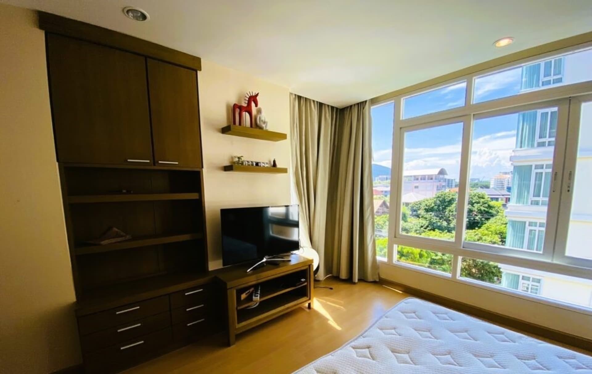 1 Bedroom Condo - Image 6