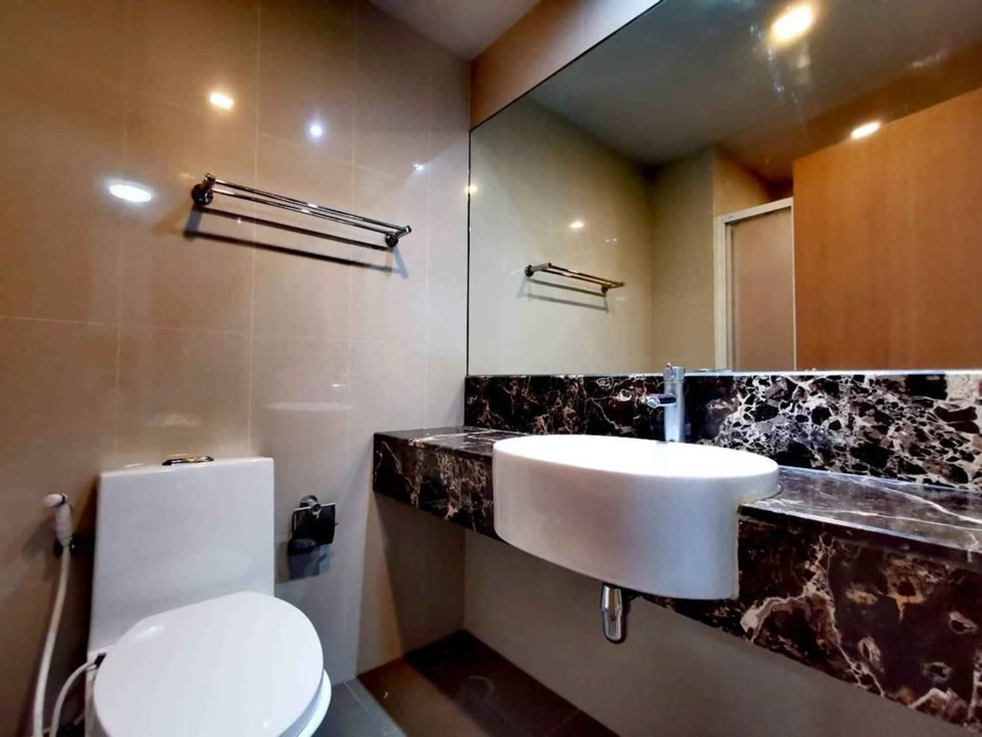 1 Bed Condo for Sale in Khlong Toei - Image 5