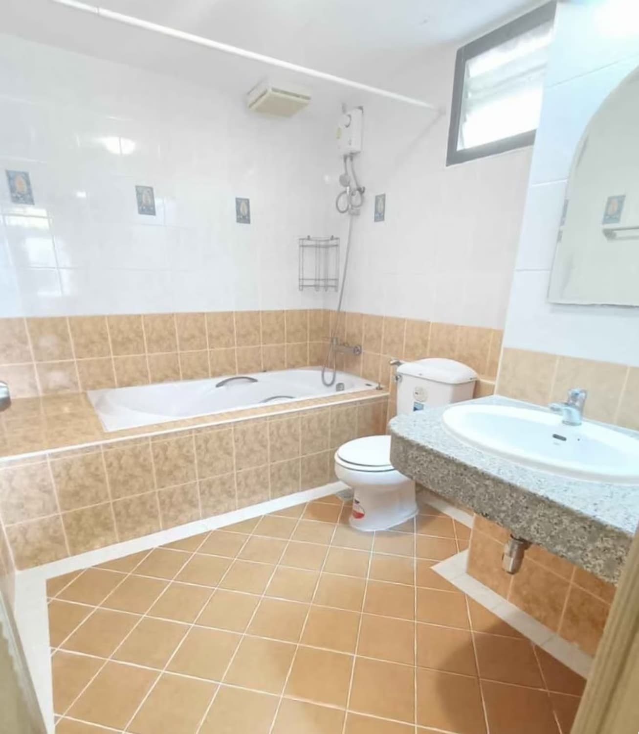 2 ห้องนอน คอนโด สำหรับ จำหน่าย ใน Huai Khwang - Image 8