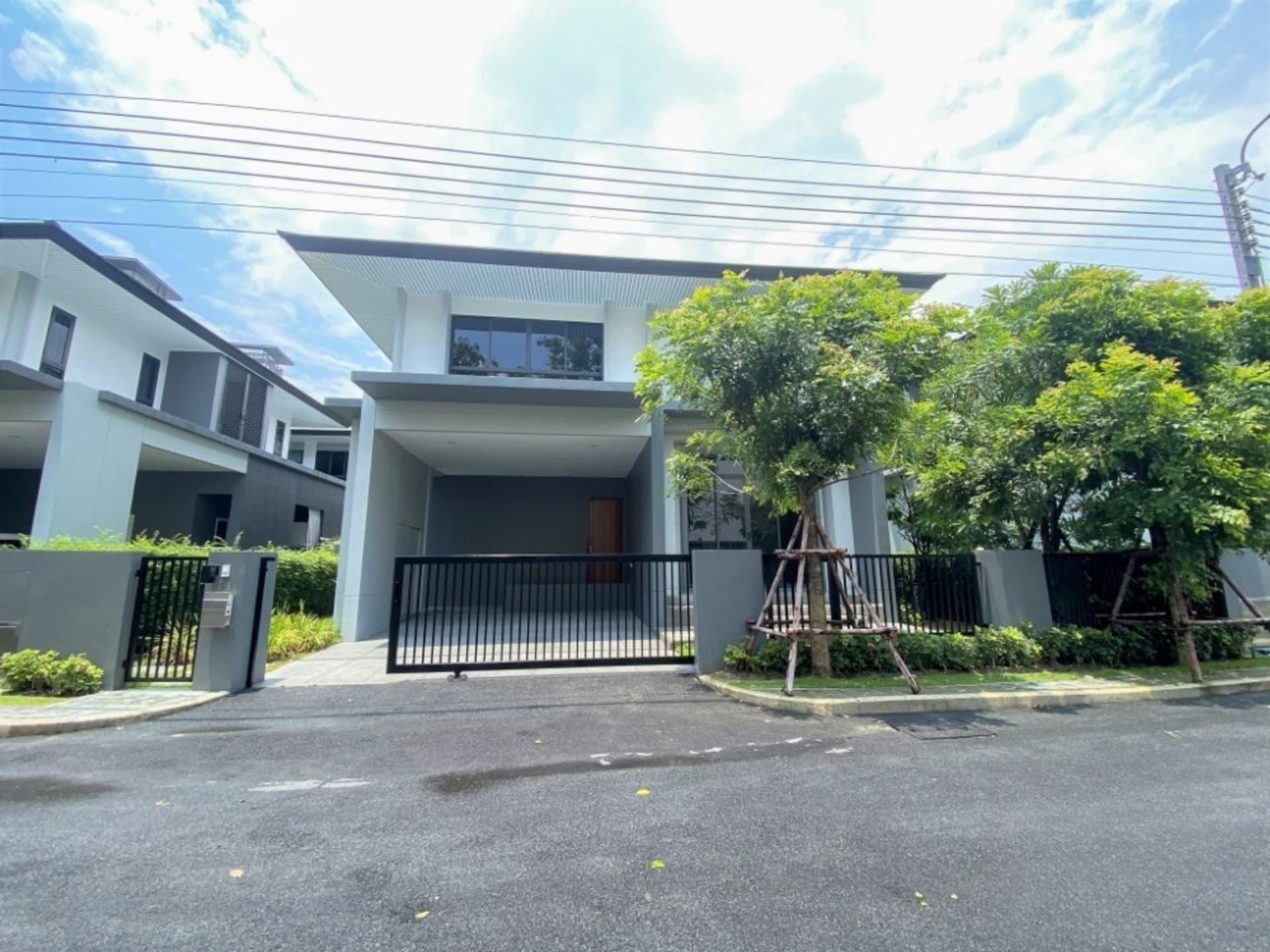3 Bed House for Rent in Bang Phli - Image 1