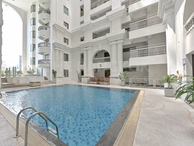 Royal Castle Sukhumvit 39