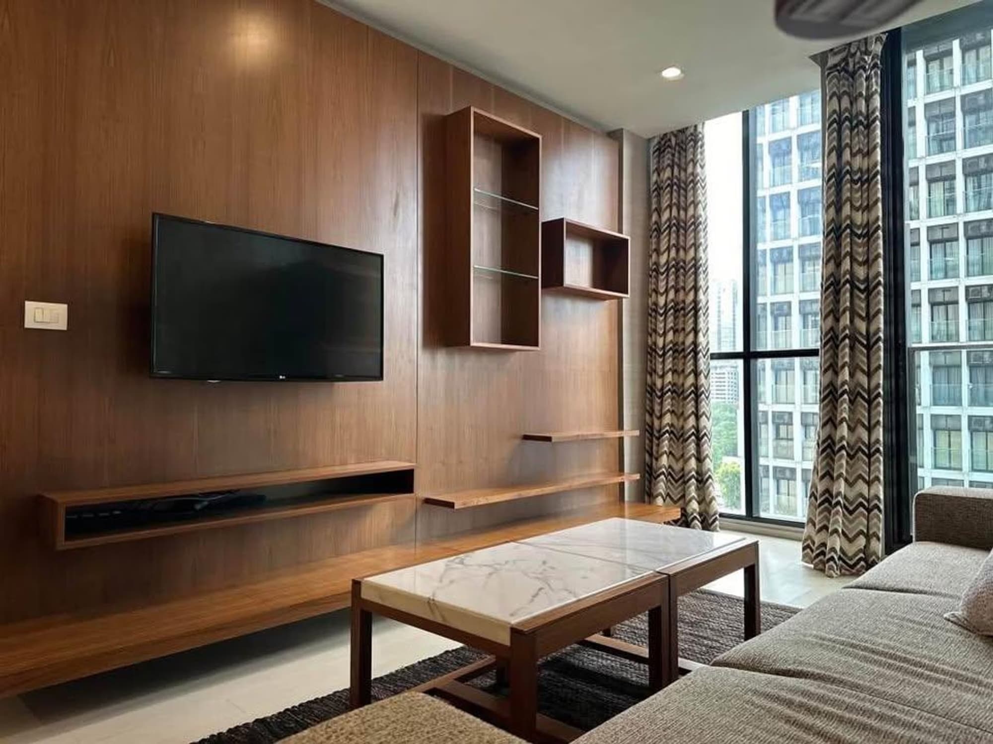 1 Bed Condo for Rent and Sale in Pathum Wan - Image 2