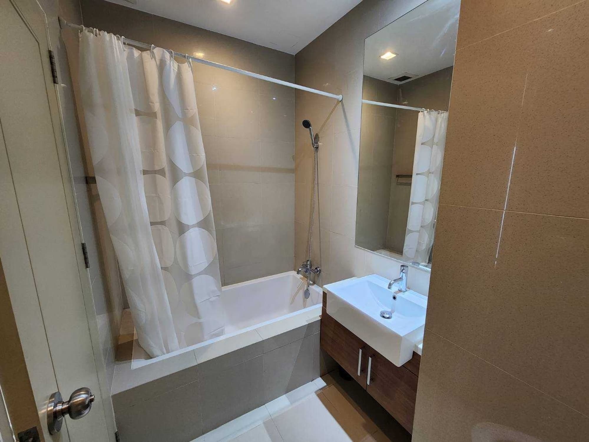 Studio Condo for Sale in Watthana - Image 11