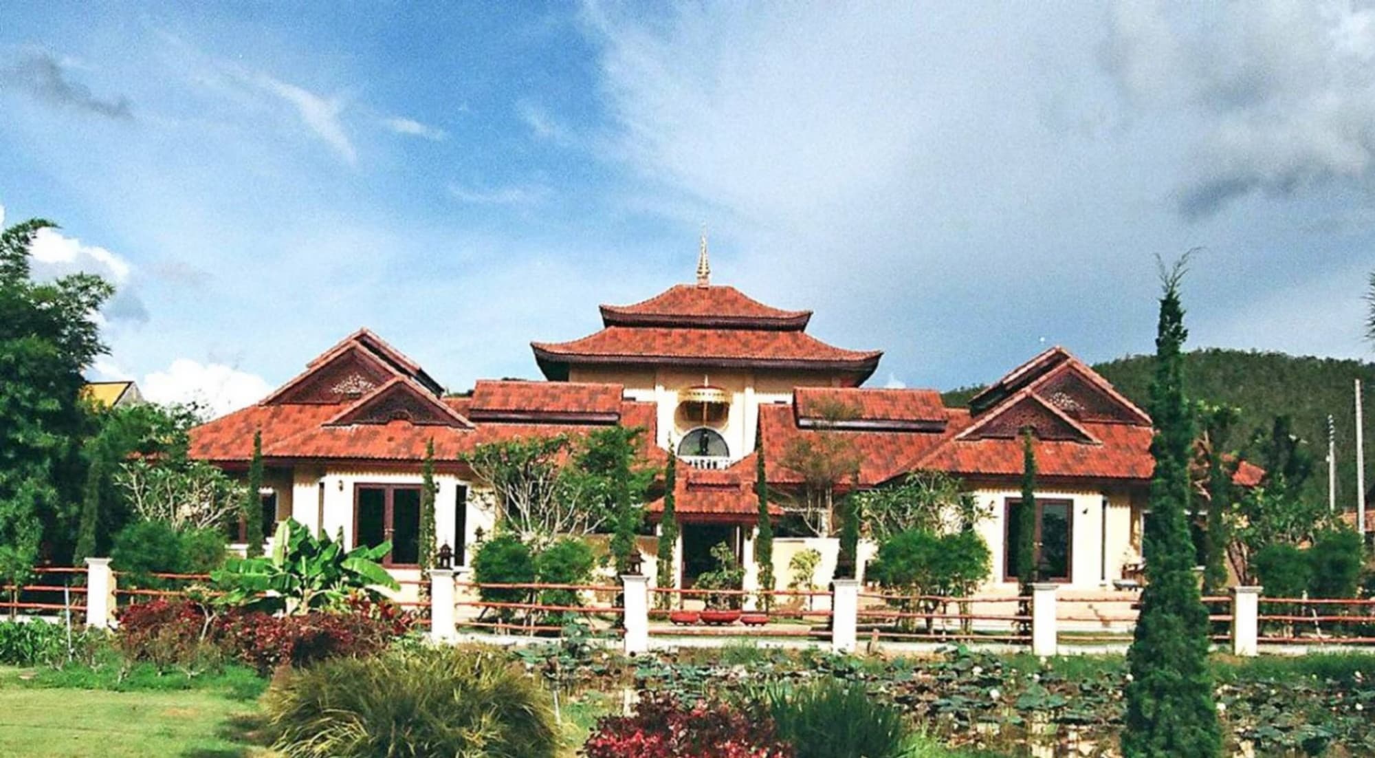 4 Bed House for Sale in San Kamphaeng District - Image 1
