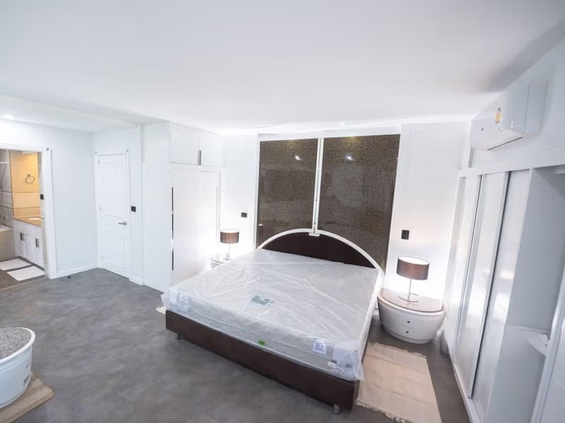 3 Bed Condo for Rent in Khlong Toei