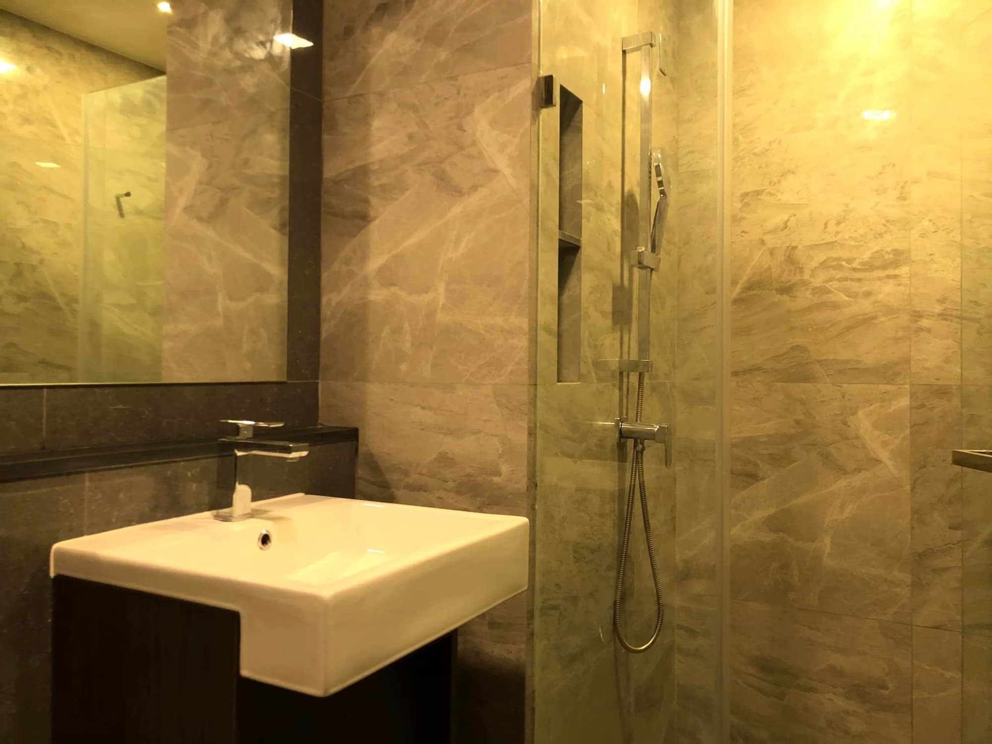 1 Bed Condo for Rent and Sale  Near Asok BTS - Image 7