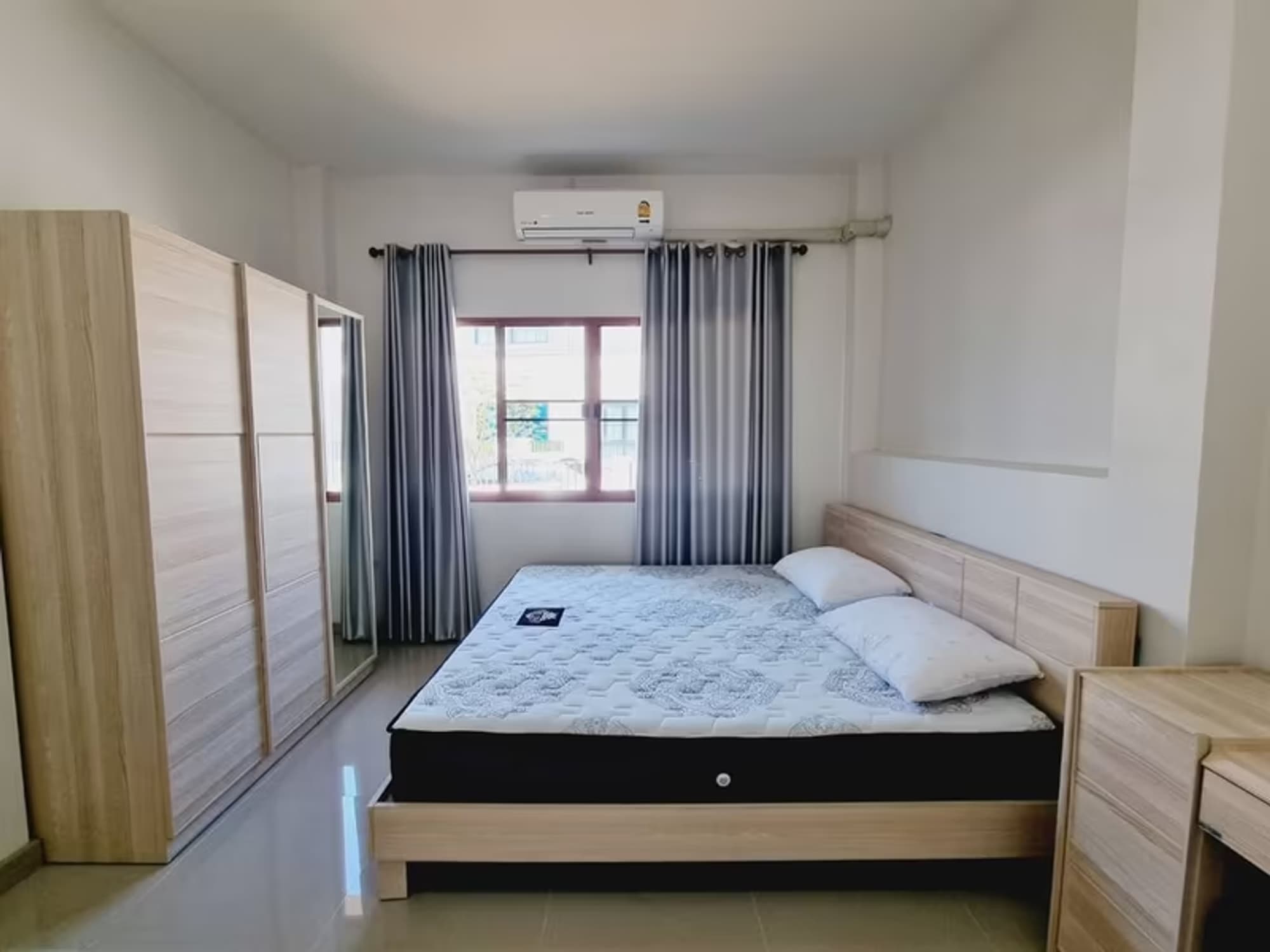 House For Sale/Rent - Image 4