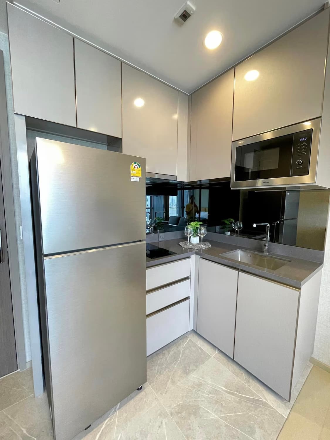 1 Bed Condo for Rent and Sale in Phaya Thai - Image 5