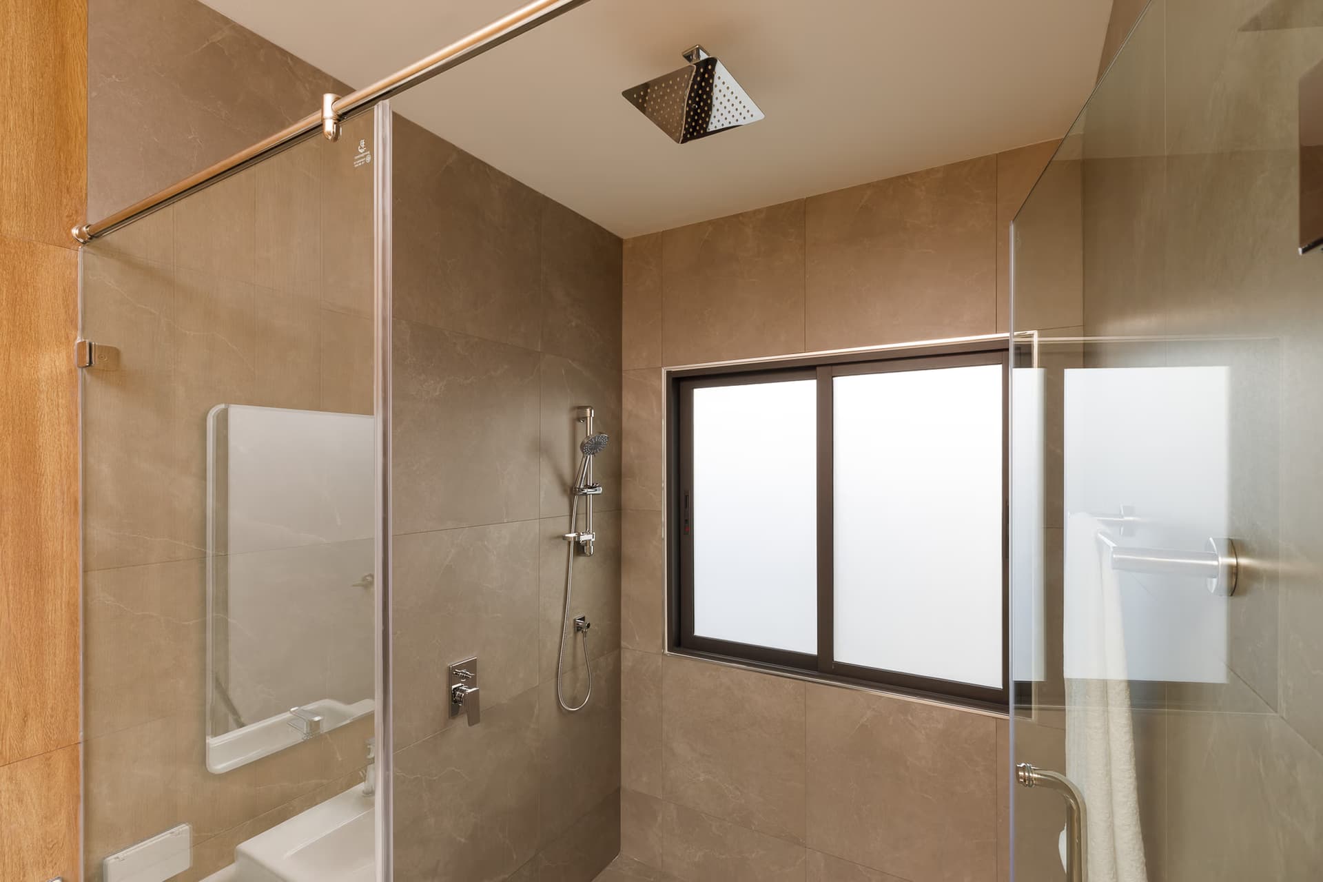 Minimal House for Sale in Tha Wang Tan - Image 33