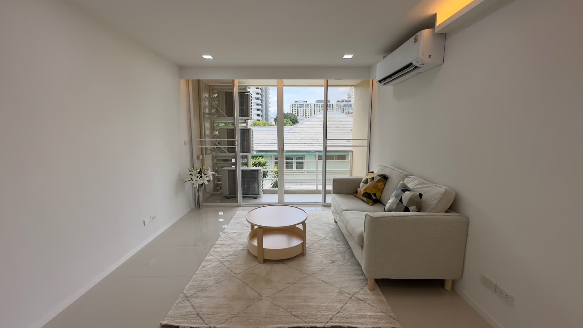 2 Bed Condo for Sale in Watthana - Image 1
