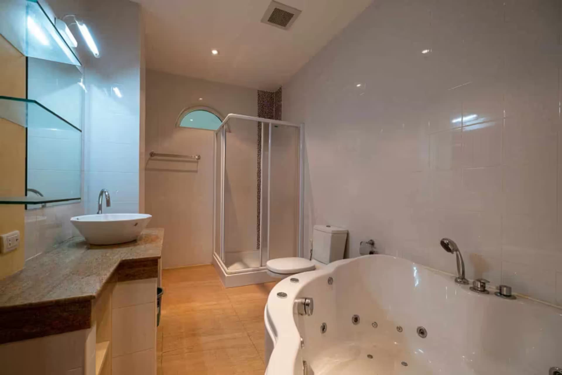 5 Bedroom House - Image 3
