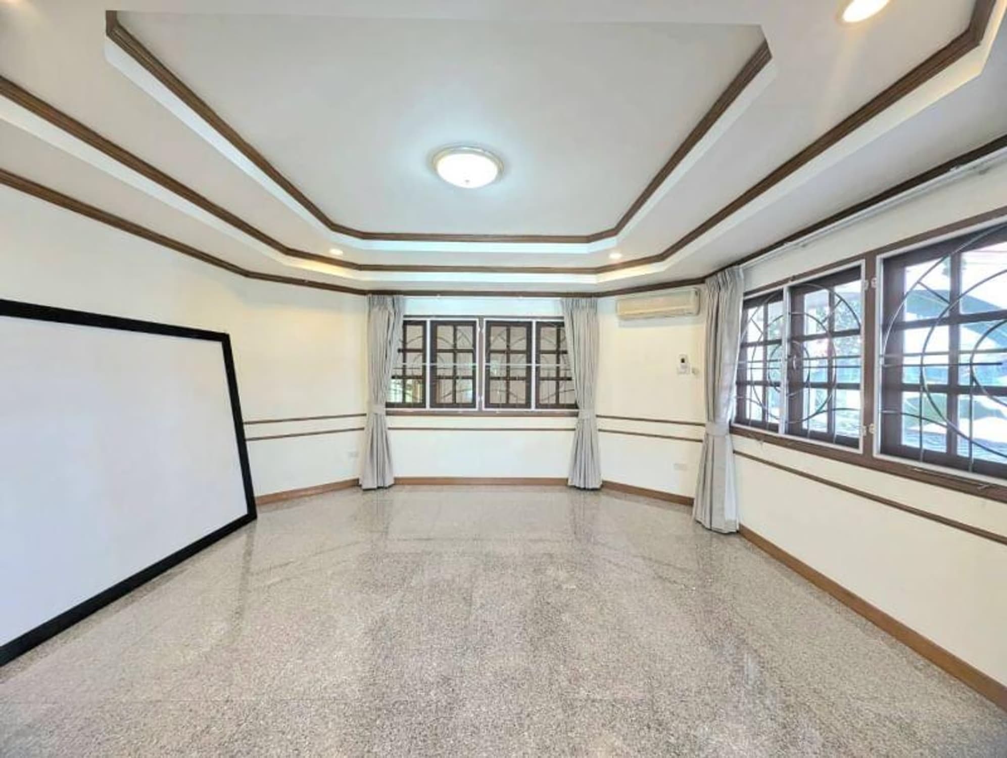 4 Bed House for Rent in Hang Dong - Image 12
