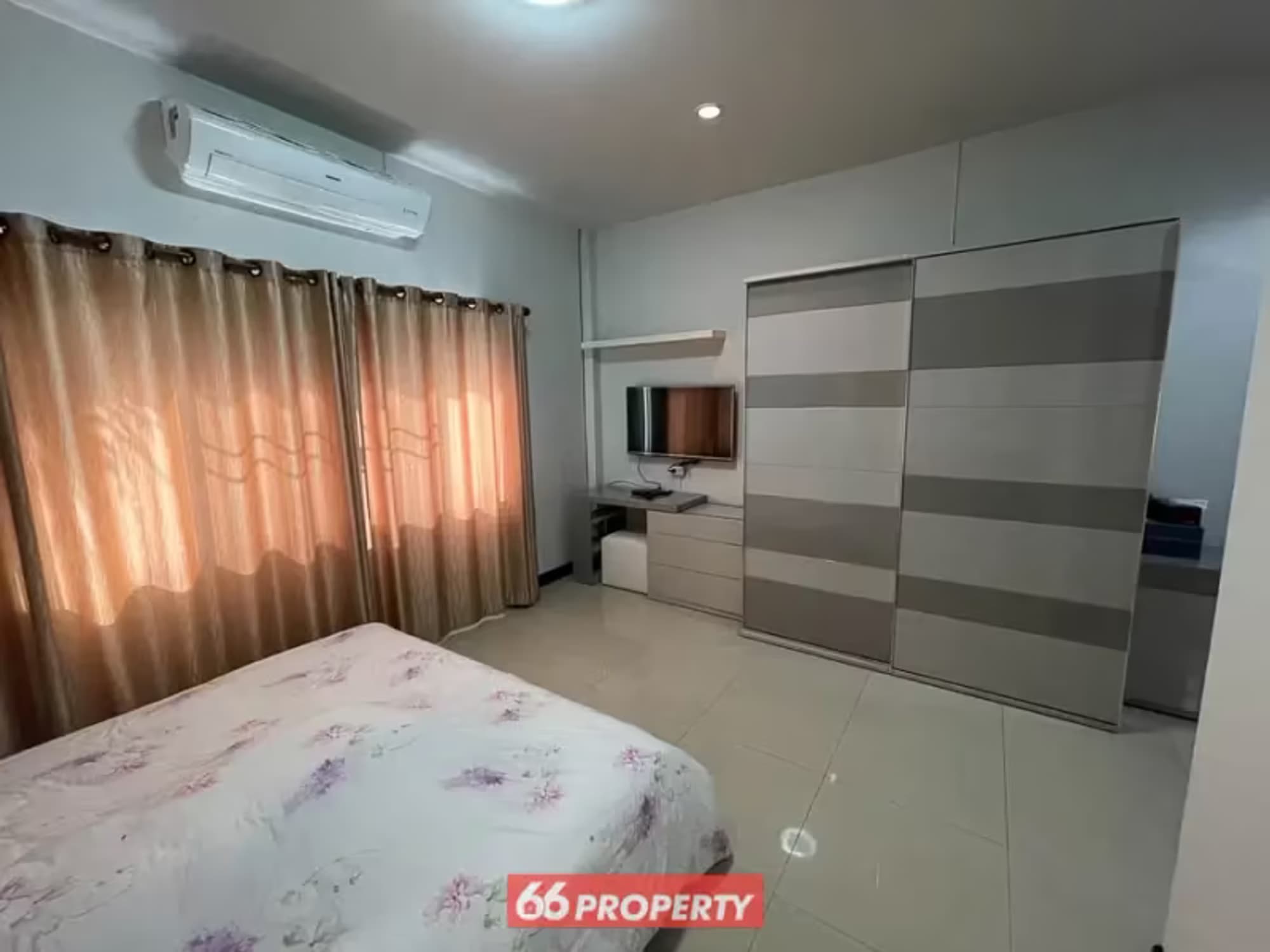 4 Bedroom House - Image 15