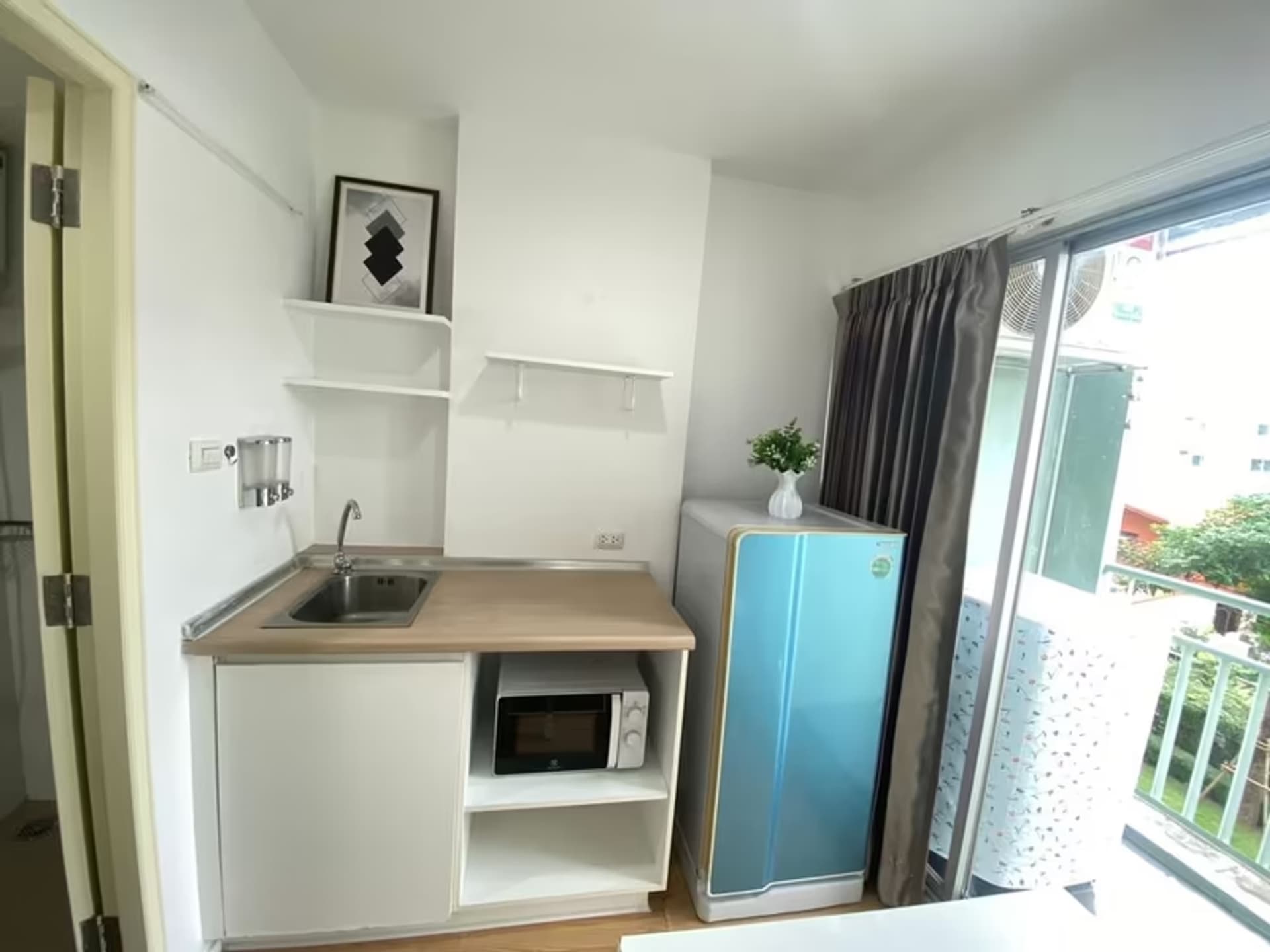  - Image 1