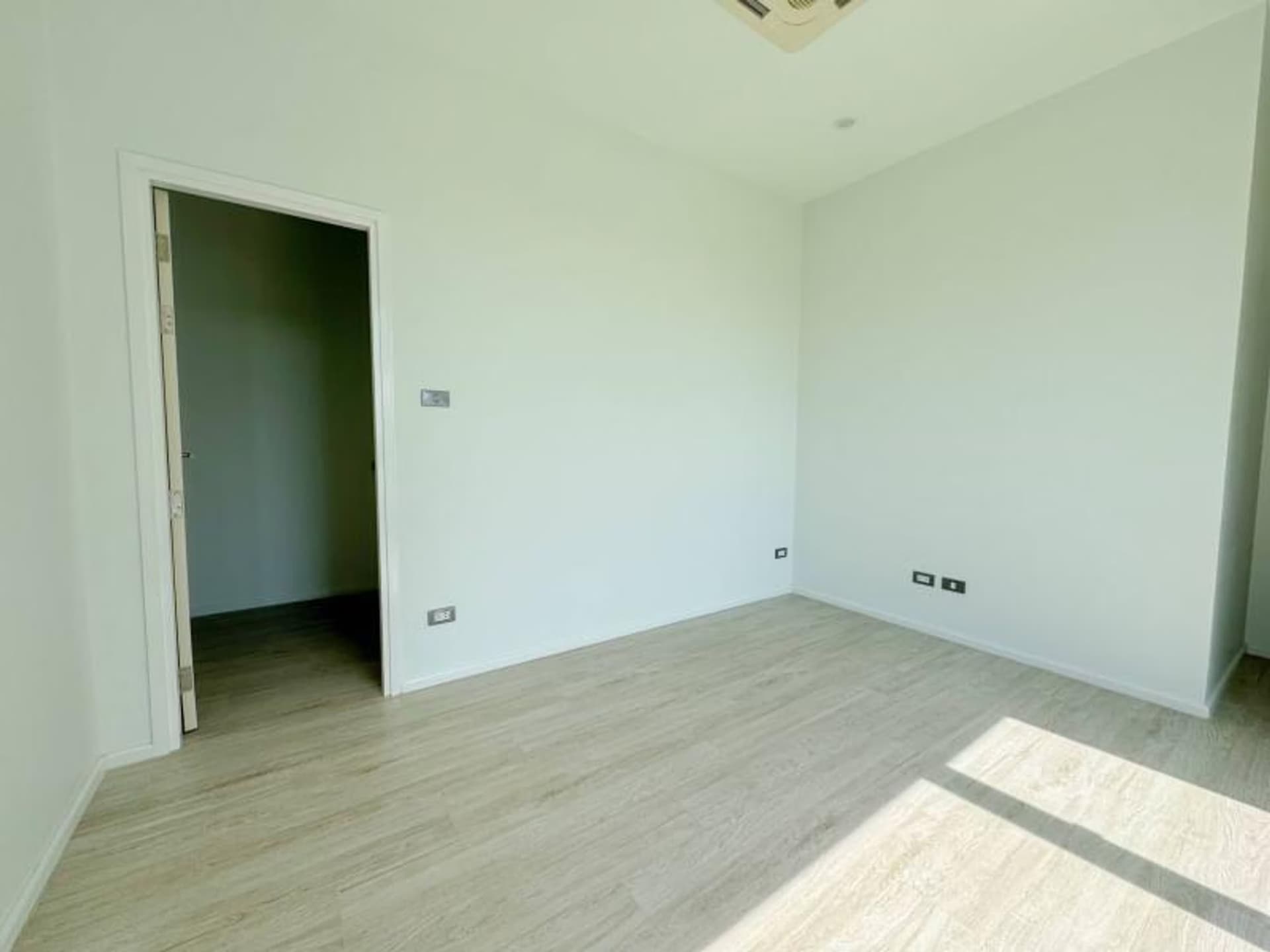 4 Bed House for Rent in San Kamphaeng - Image 15