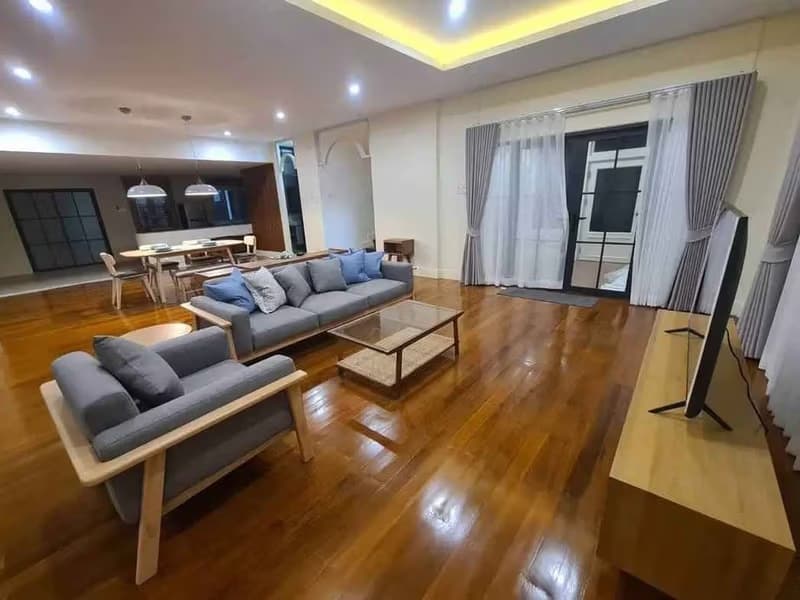 5 Bed House for Rent in Khlong Toei