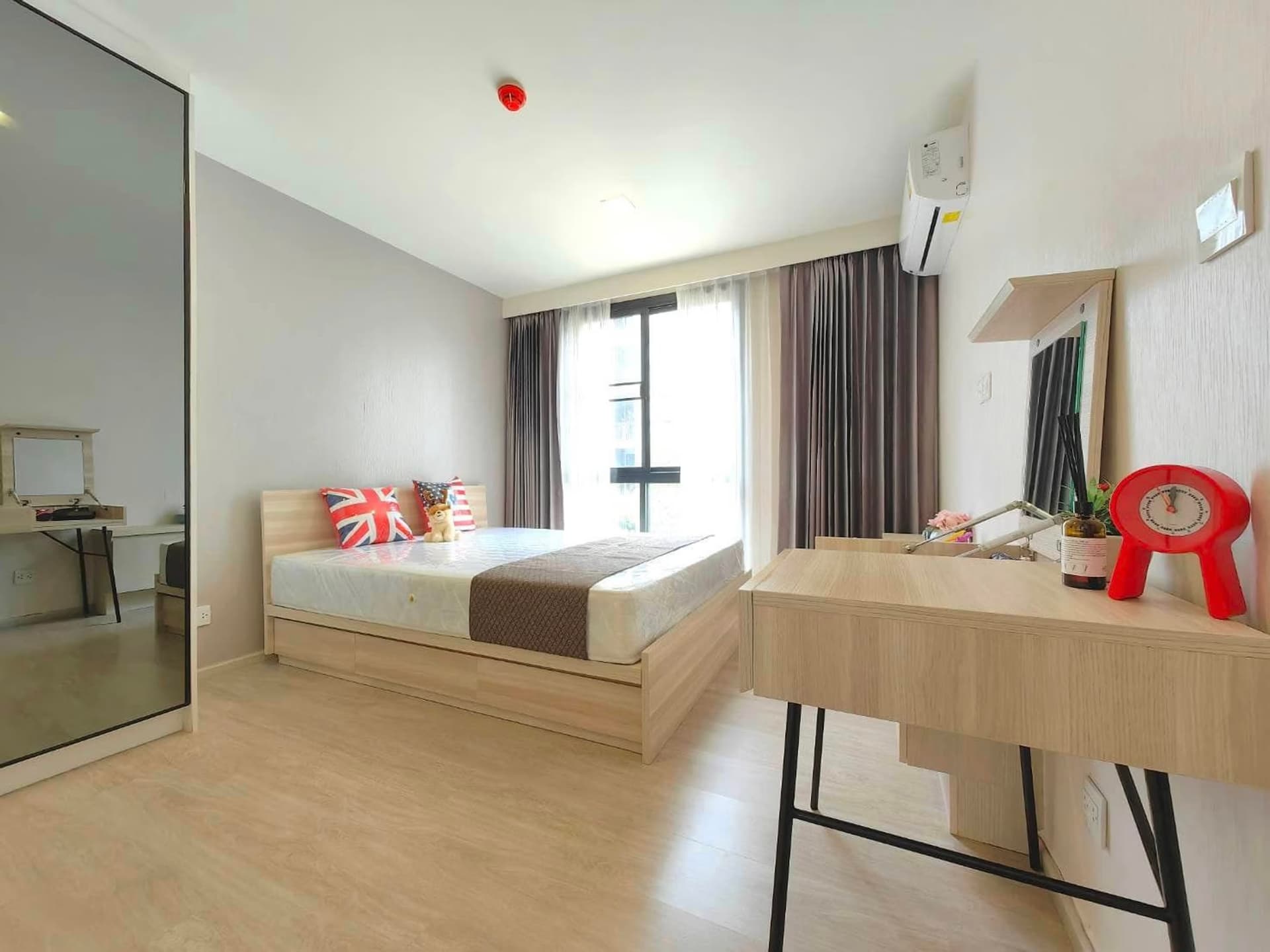 2 Bed Condo for Rent and Sale  Near Thailand Cultural Centre MRT - Image 3