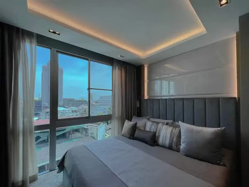 1 Bedroom Condo