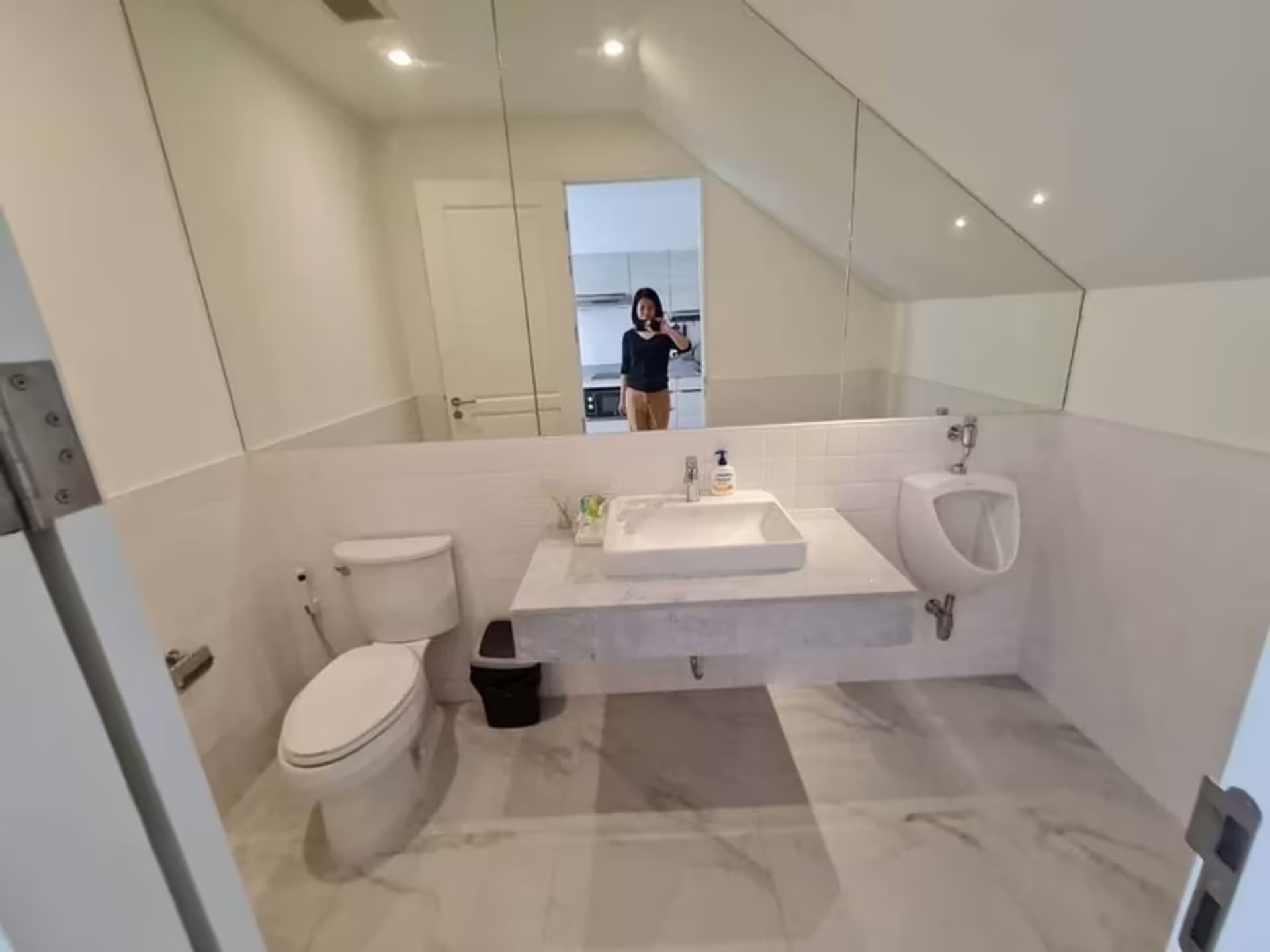 3 Bedroom Commercial - Image 15