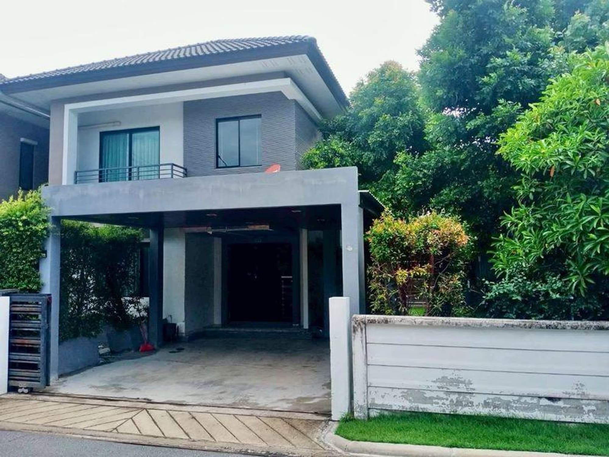 3 ห้องนอน บ้าน สำหรับ จำหน่าย ใน Bang Phli - Image 1