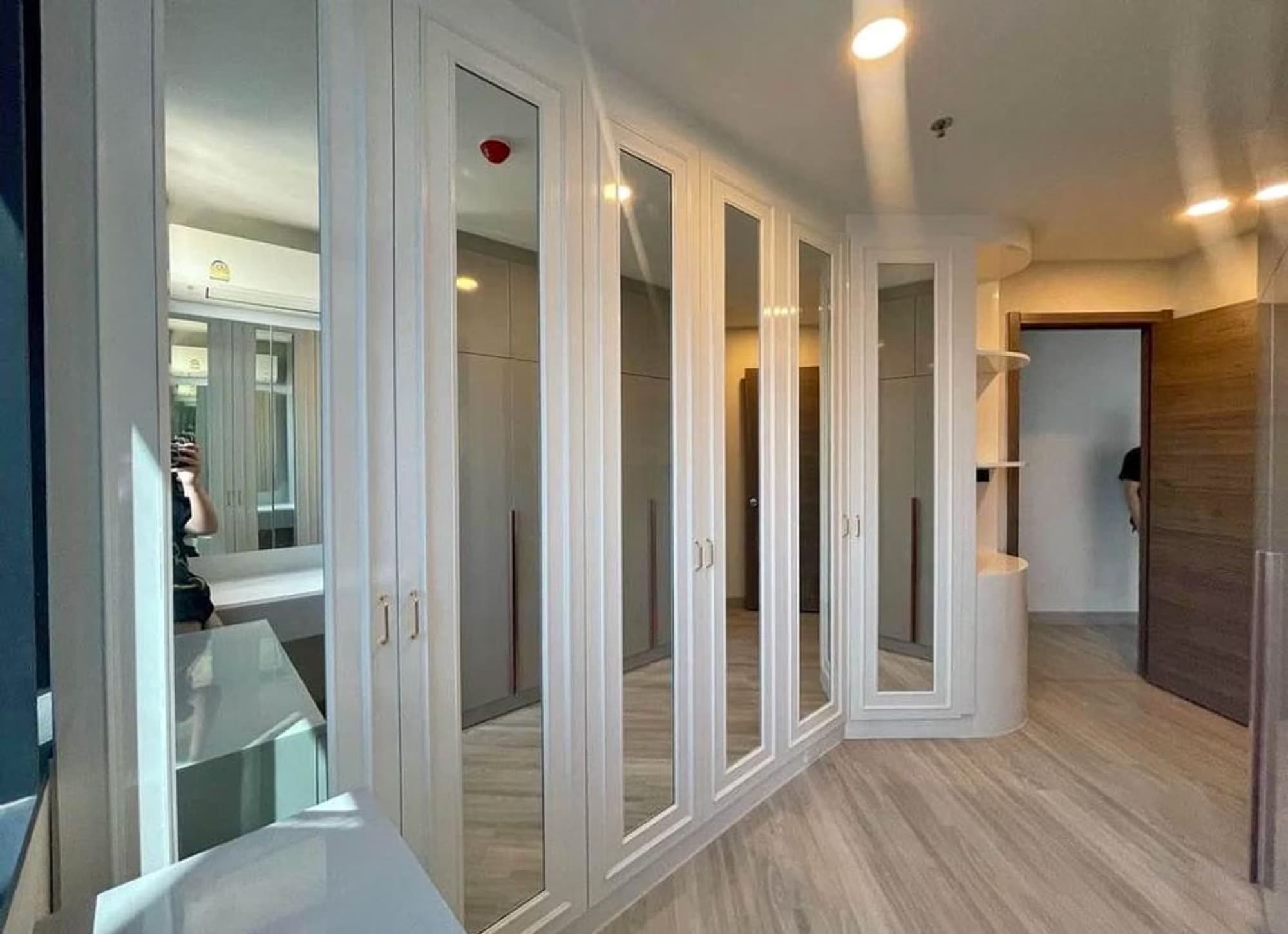2 Bed Condo for Rent and Sale in Huai Khwang - Image 9